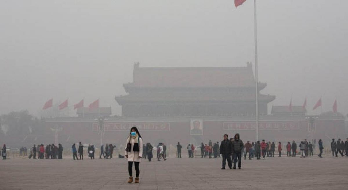 Red alert for smog in Beijing